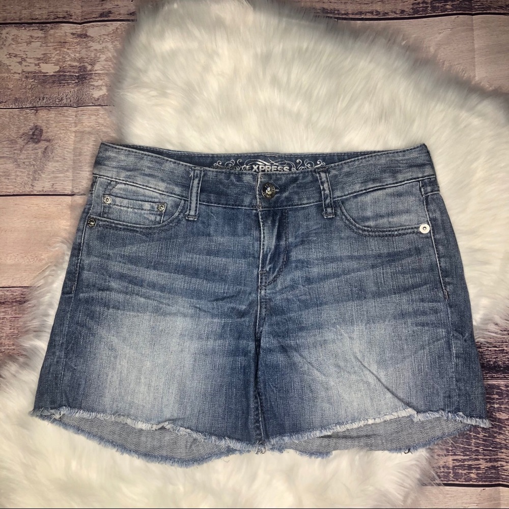 Express Frayed Shorts - Light Wash